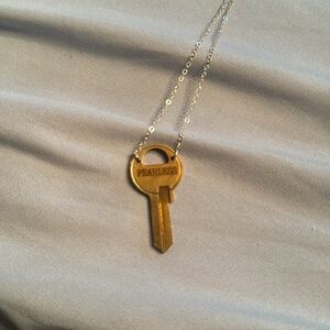 M1 USA KEY TAYLOR SWIFT KEY NECKLACE FEARLESS